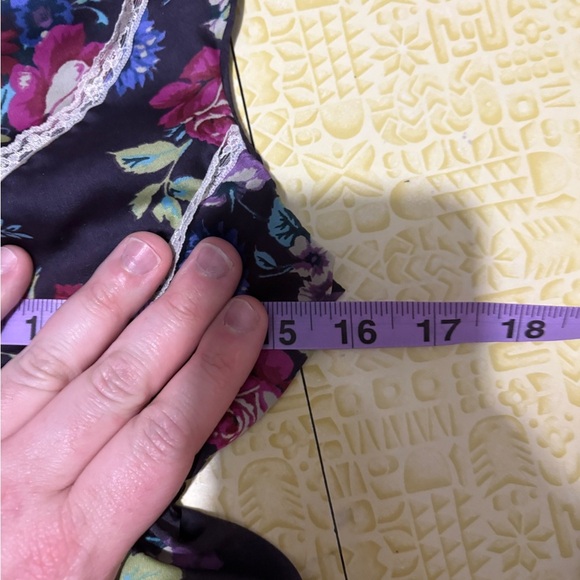 Vintage Lily White Floral Tank Top - Picture 8 of 10